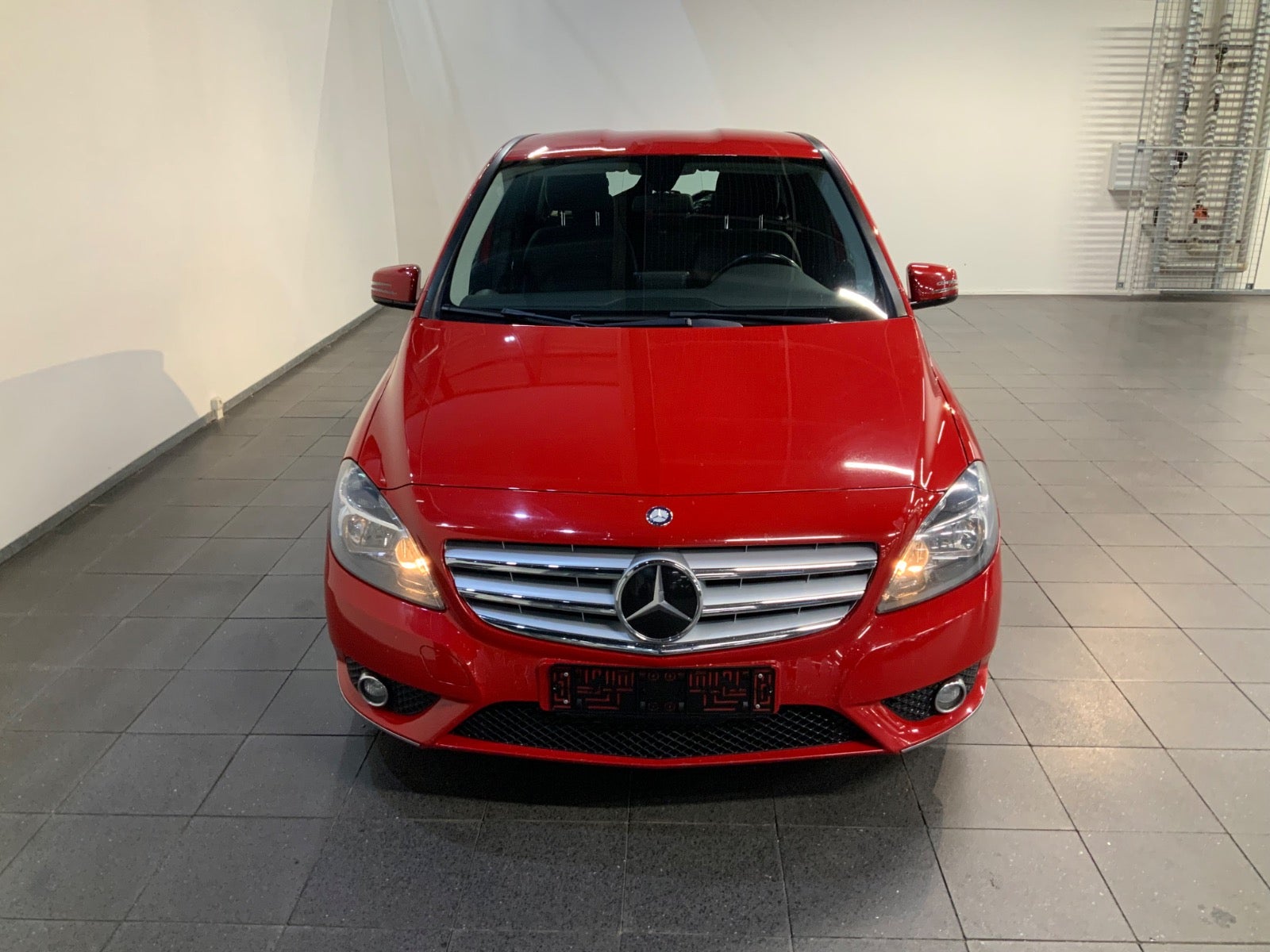 Mercedes-Benz B 200 (2/8)