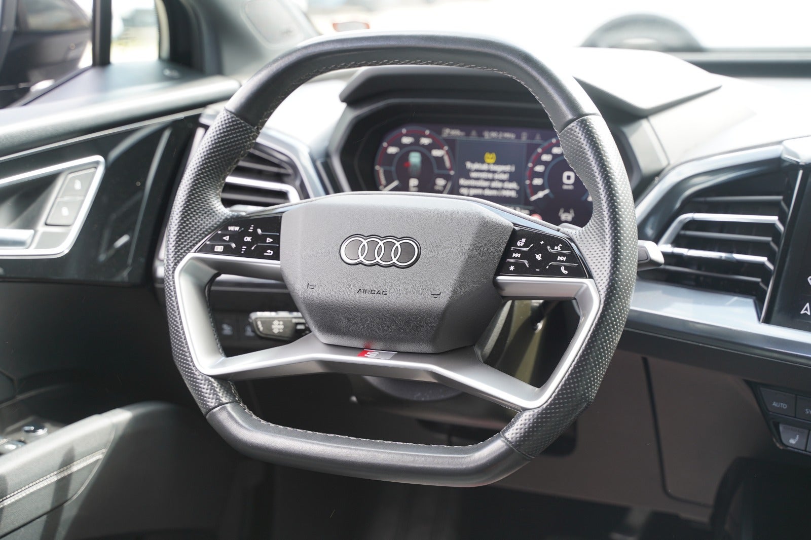 Billede af Audi Q4 e-tron 50 S-line Sportback quattro