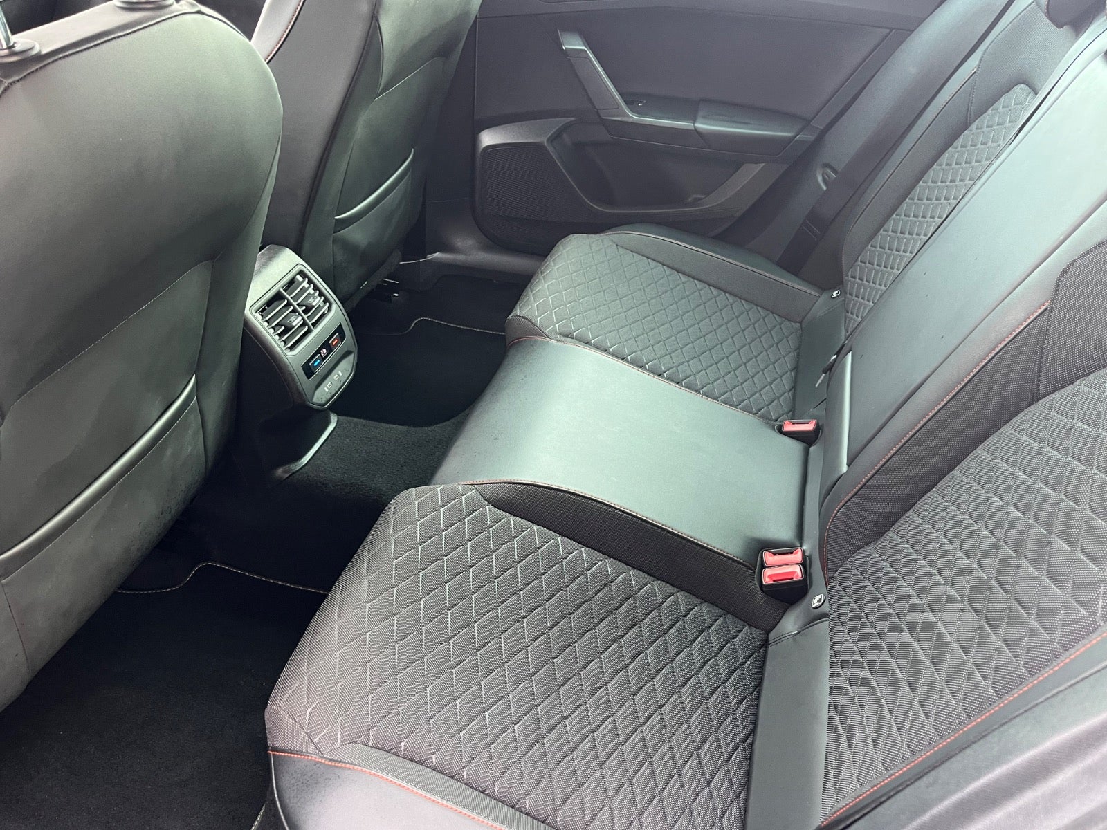 Billede af Seat Leon 1,5 eTSi 150 FR Sportstourer DSG