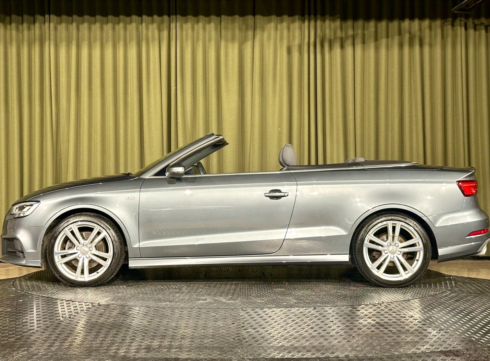 Billede af Audi A3 40 TFSi Limited plus Cabriolet quattro S-tr.