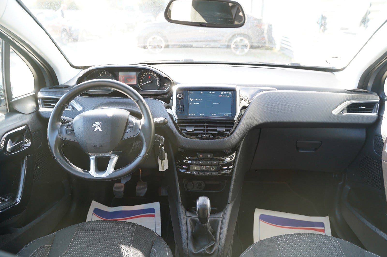 Billede af Peugeot 208 1,5 BlueHDi 100 Allure Sky