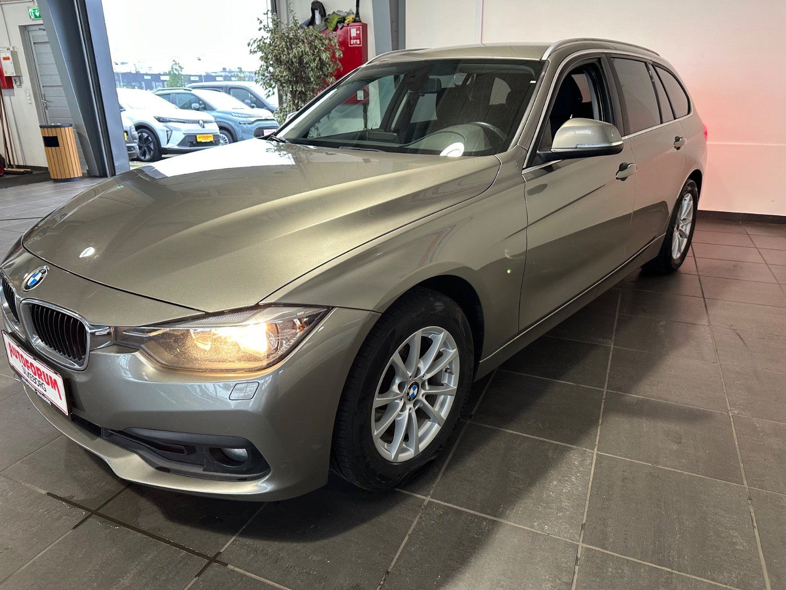 BMW 318i, Billede 3