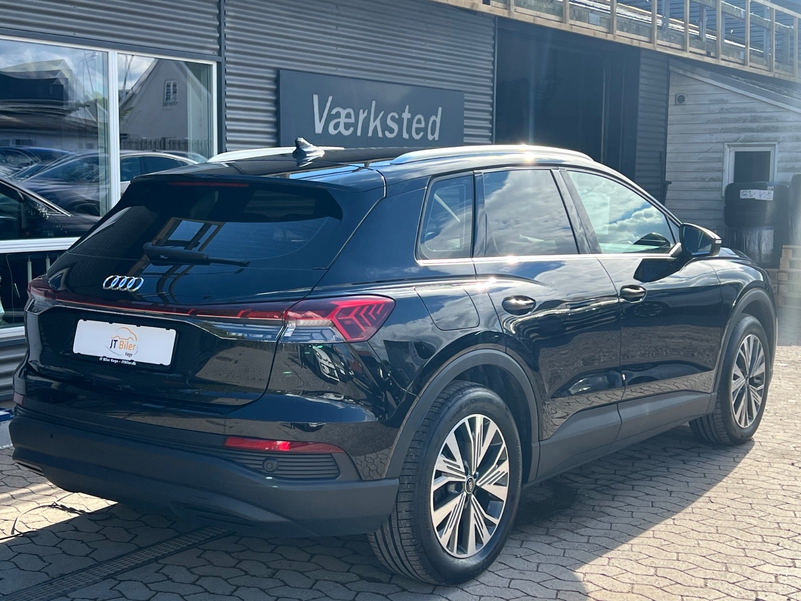 Audi Q4 e-tron Attitude