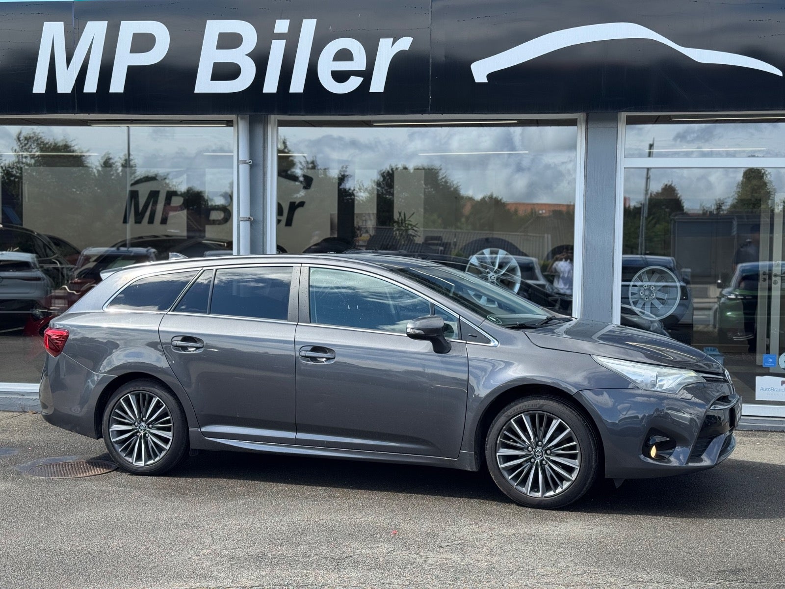Billede af Toyota Avensis 1,8 VVT-i T2 Premium Touring Sports MDS
