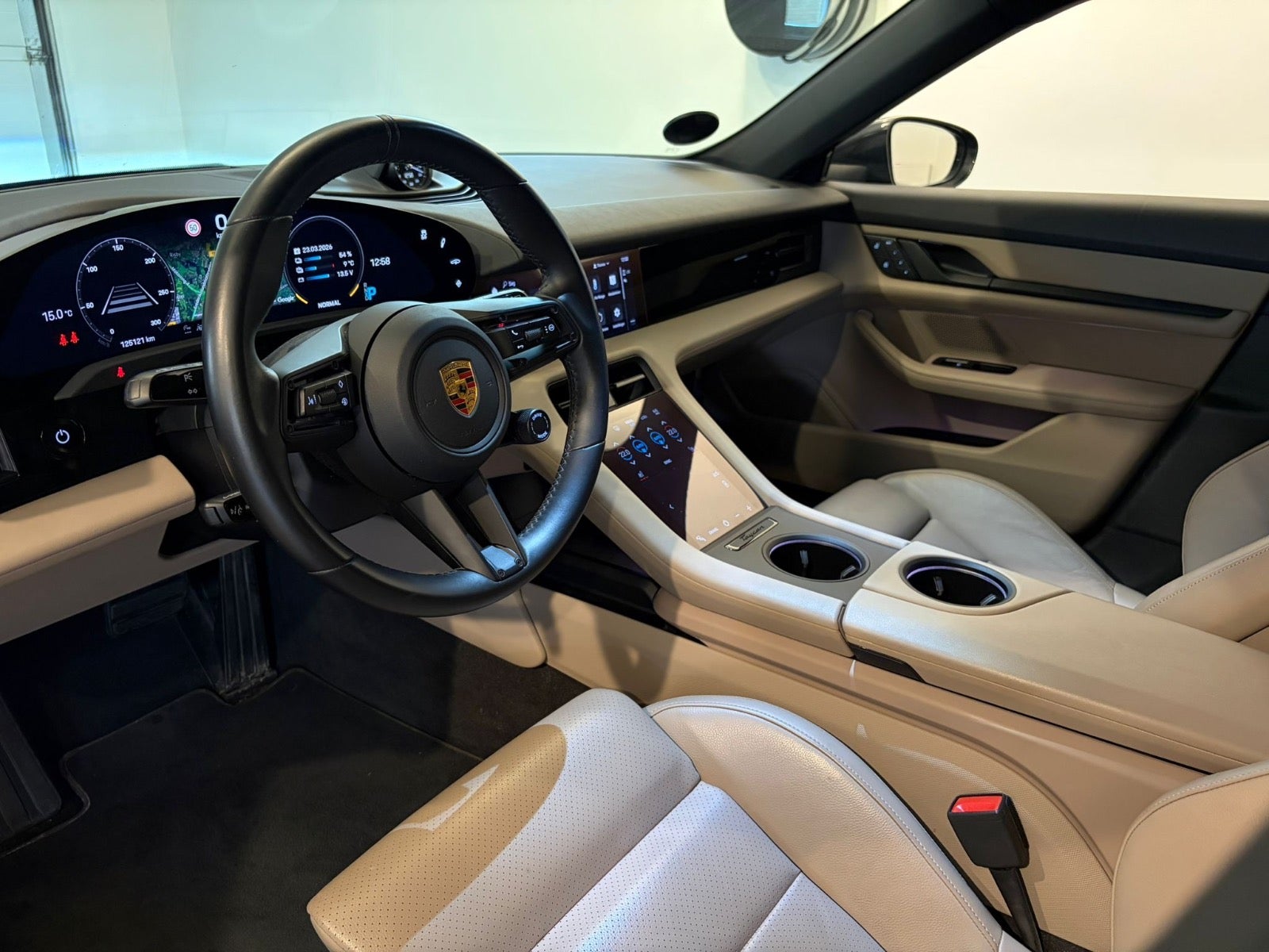 Porsche – Taycan 4