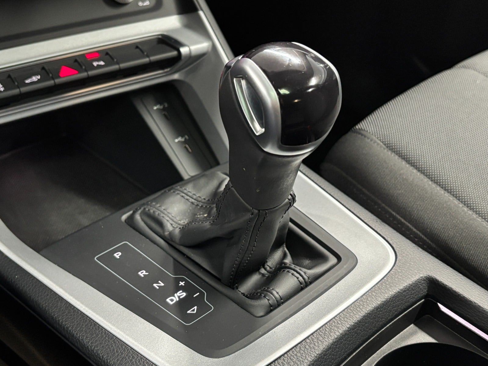 Billede af Audi Q3 45 TFSi e Attitude plus S-tr.