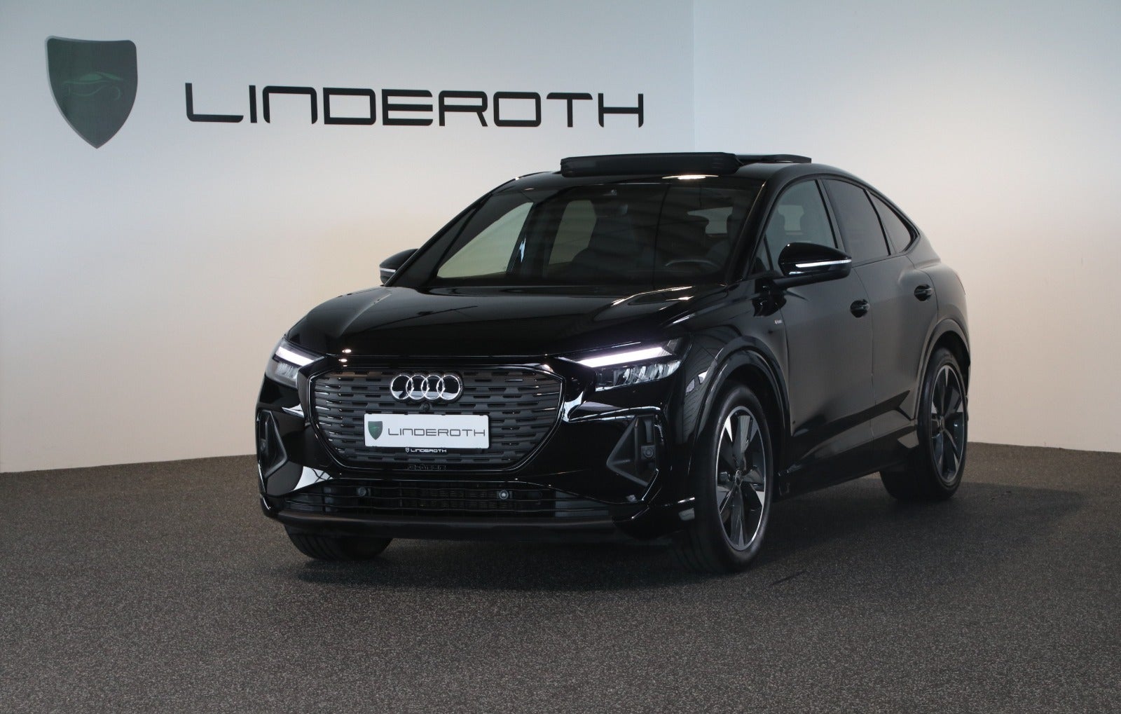 Audi Q4 e-tron 45 S-line Sportback quattro 5d - 1