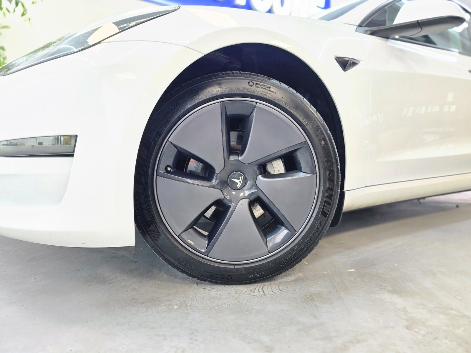 Billede af Tesla Model 3 RWD
