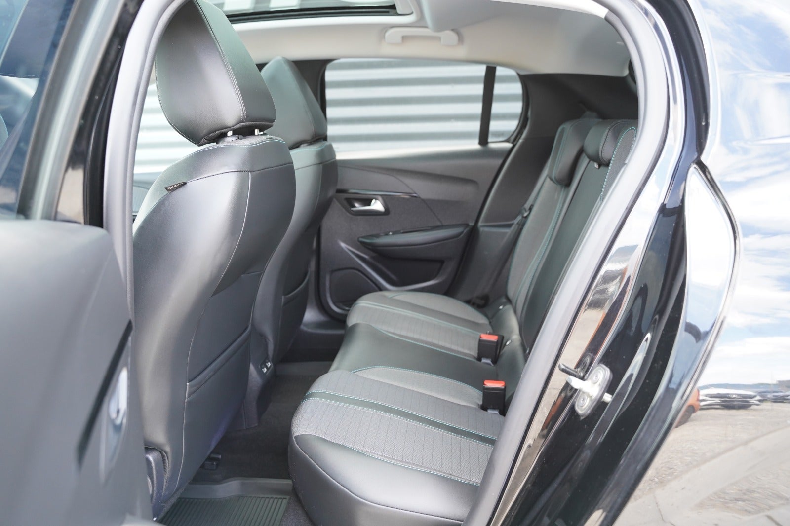 Billede af Peugeot 208 1,2 PureTech 100 Allure Sky