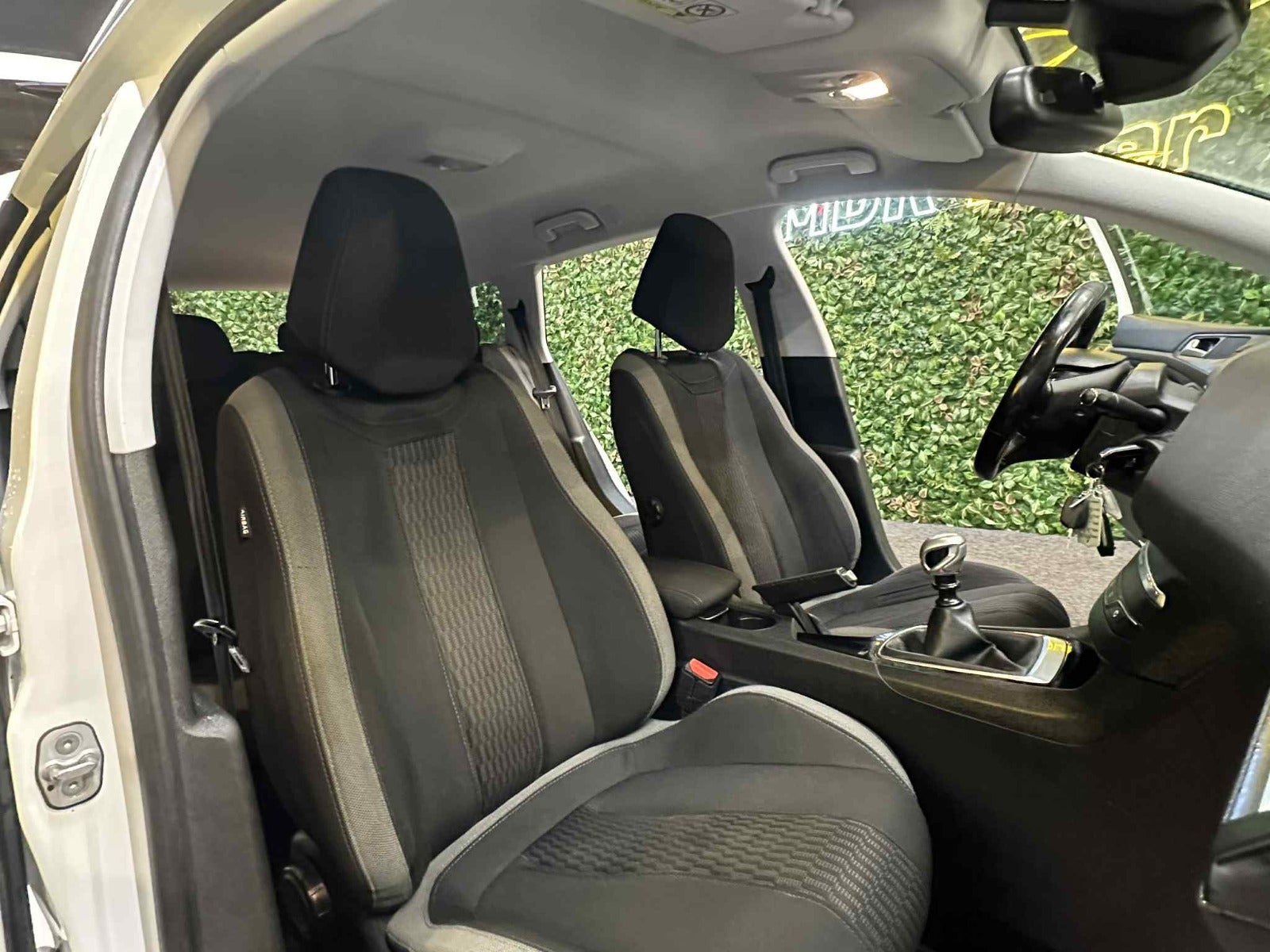 Billede af Peugeot 308 1,6 BlueHDi 120 Style Sky SW