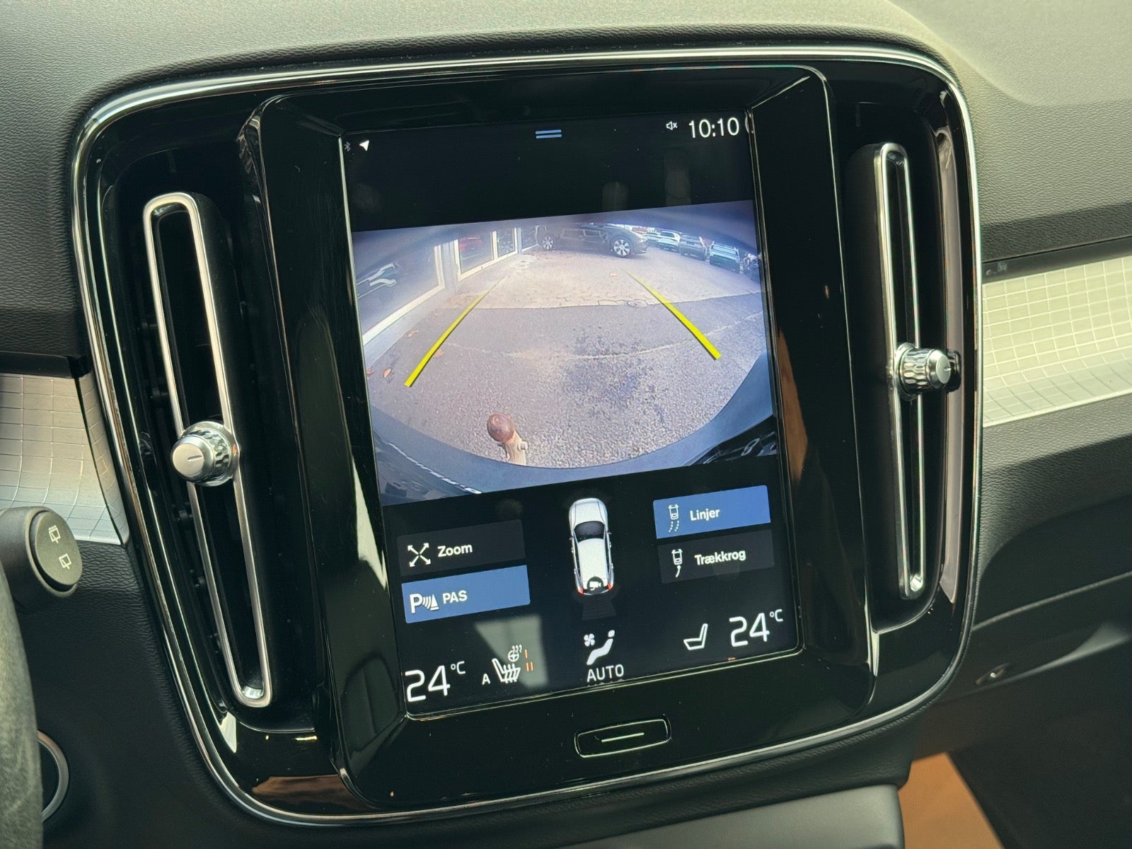 Billede af Volvo XC40 2,0 D4 190 Momentum aut. AWD