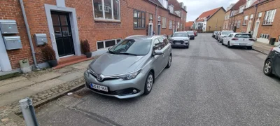 Toyota Auris 2,0 D-4D T2+ Comfort Touring Sports 5d