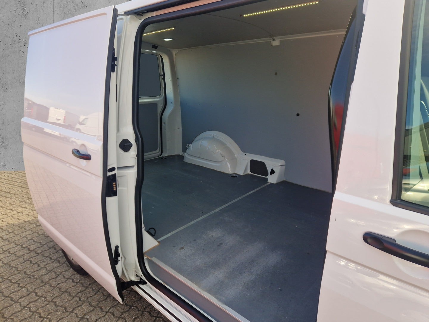 Billede af VW Transporter 2,0 TDi 110 Kassevogn lang