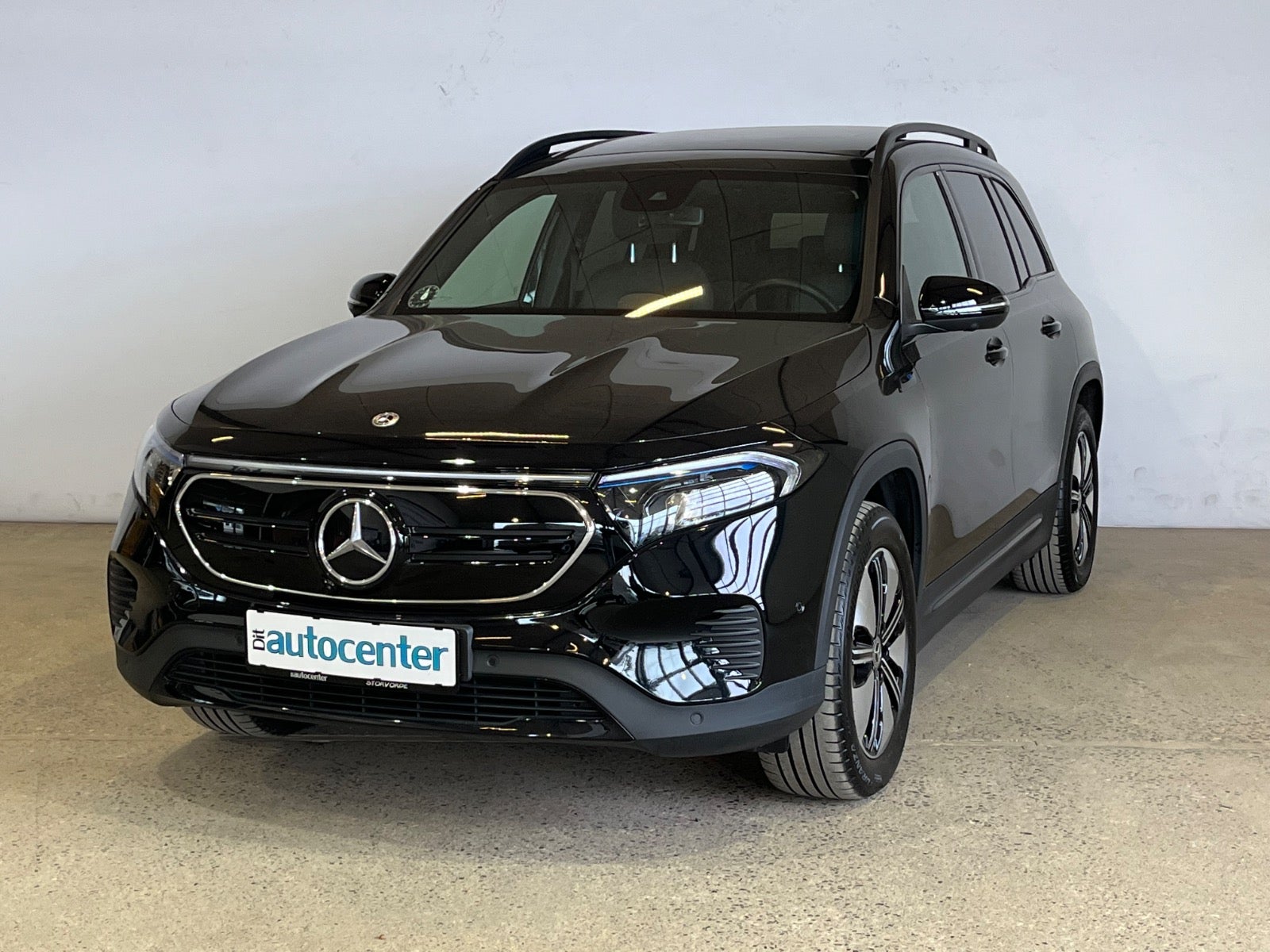 Mercedes EQB250 Electric Art