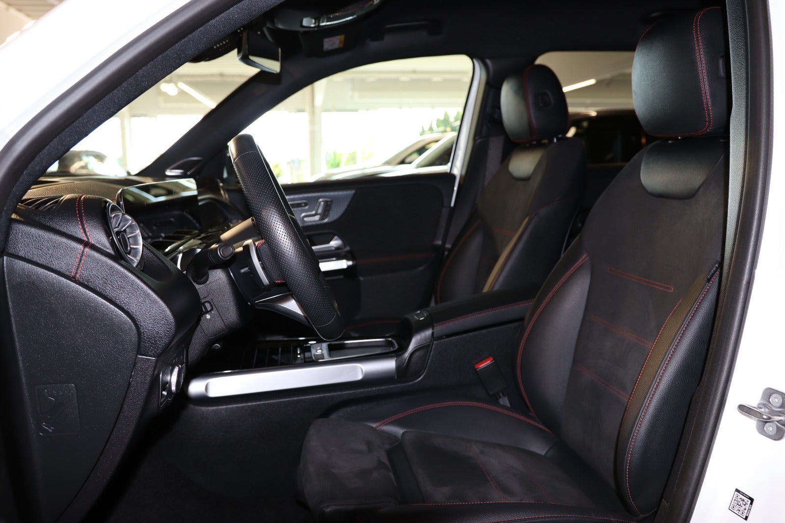 Billede af Mercedes EQB300  AMG Premium 4Matic