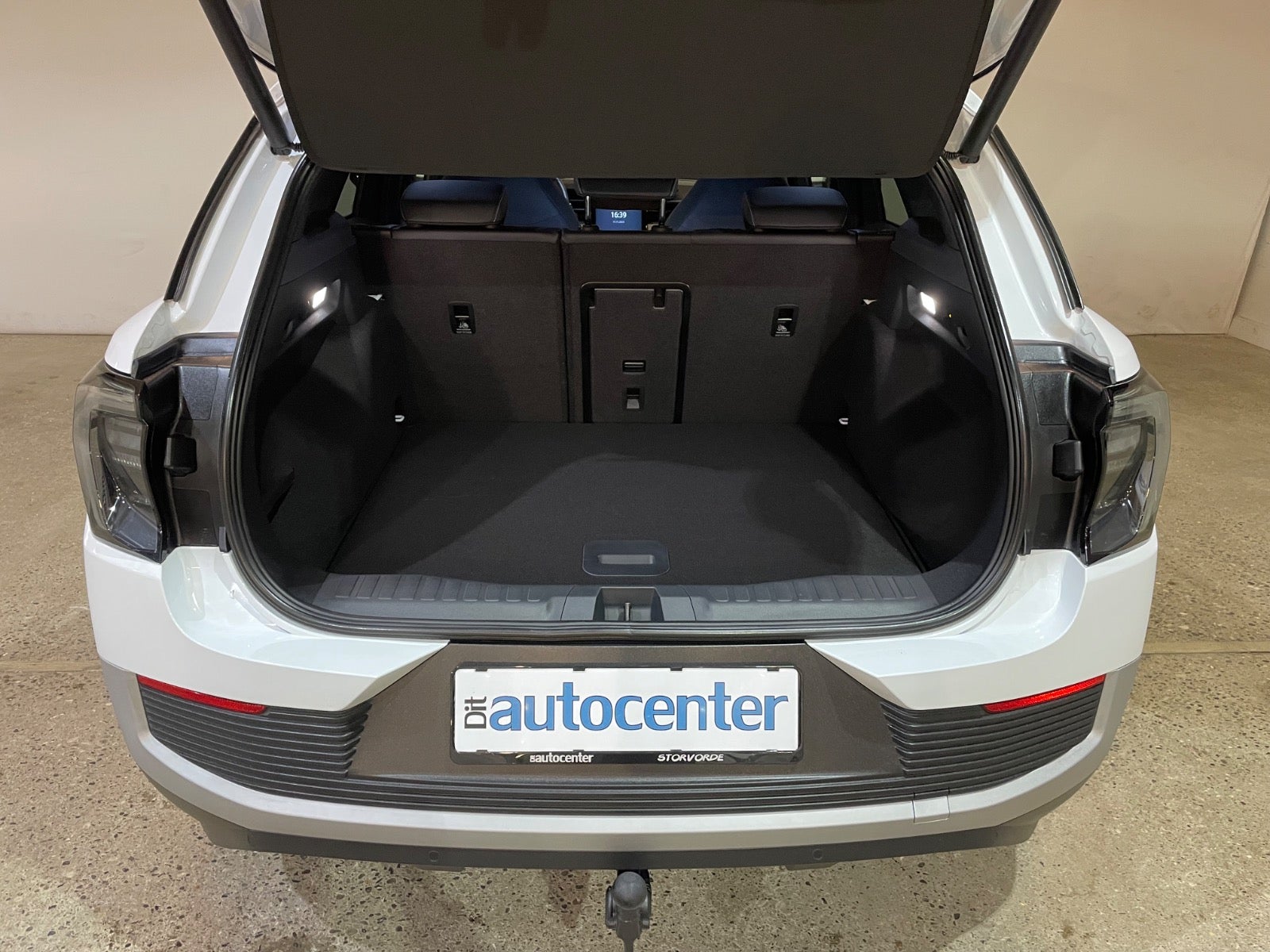 Ford Explorer Select Extended Range