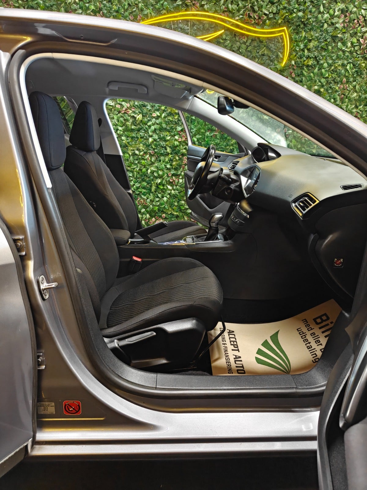 Billede af Peugeot 308 1,2 e-THP 130 Active SW EAT6