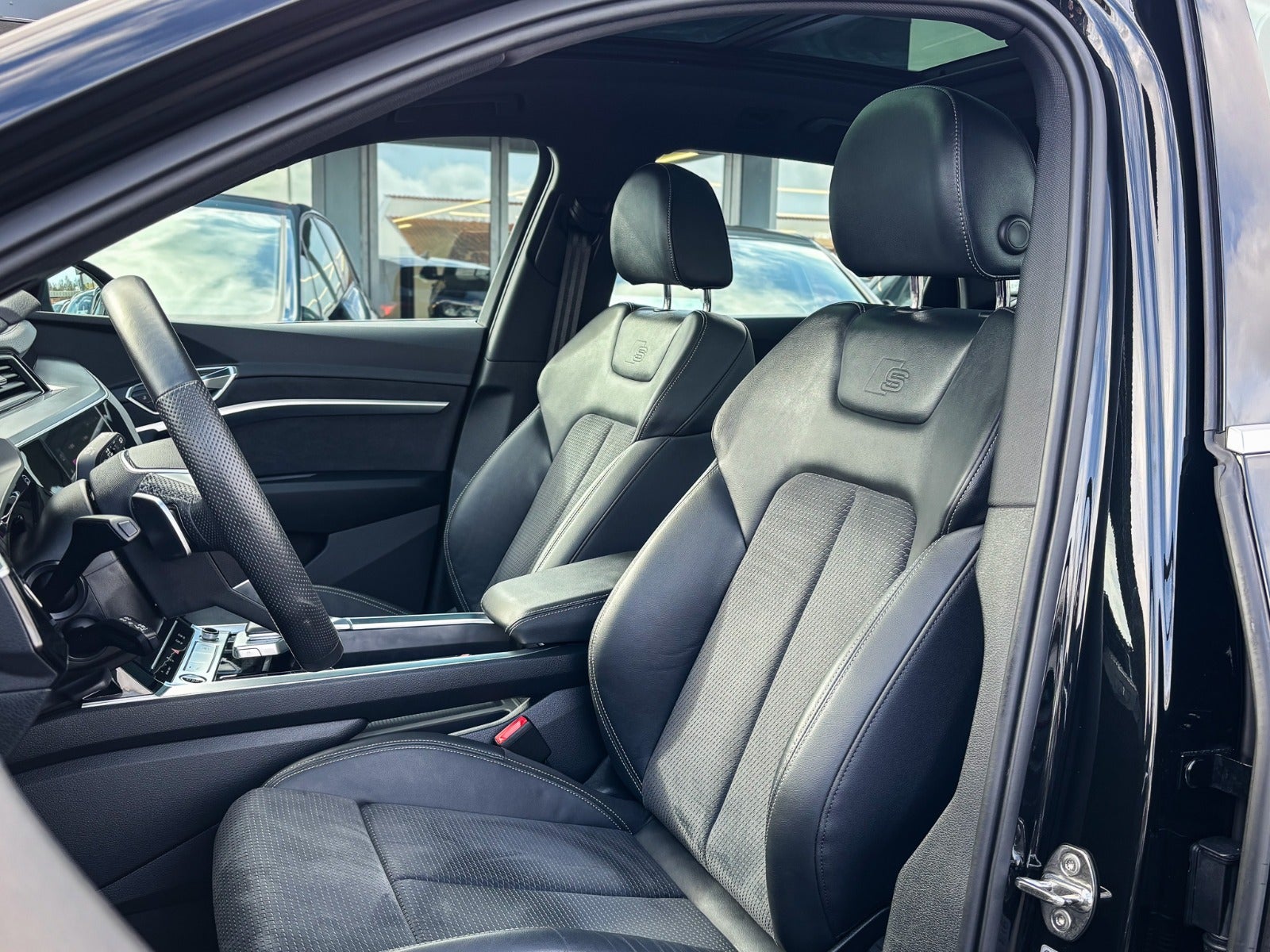 Billede af Audi e-tron 55 S-line quattro