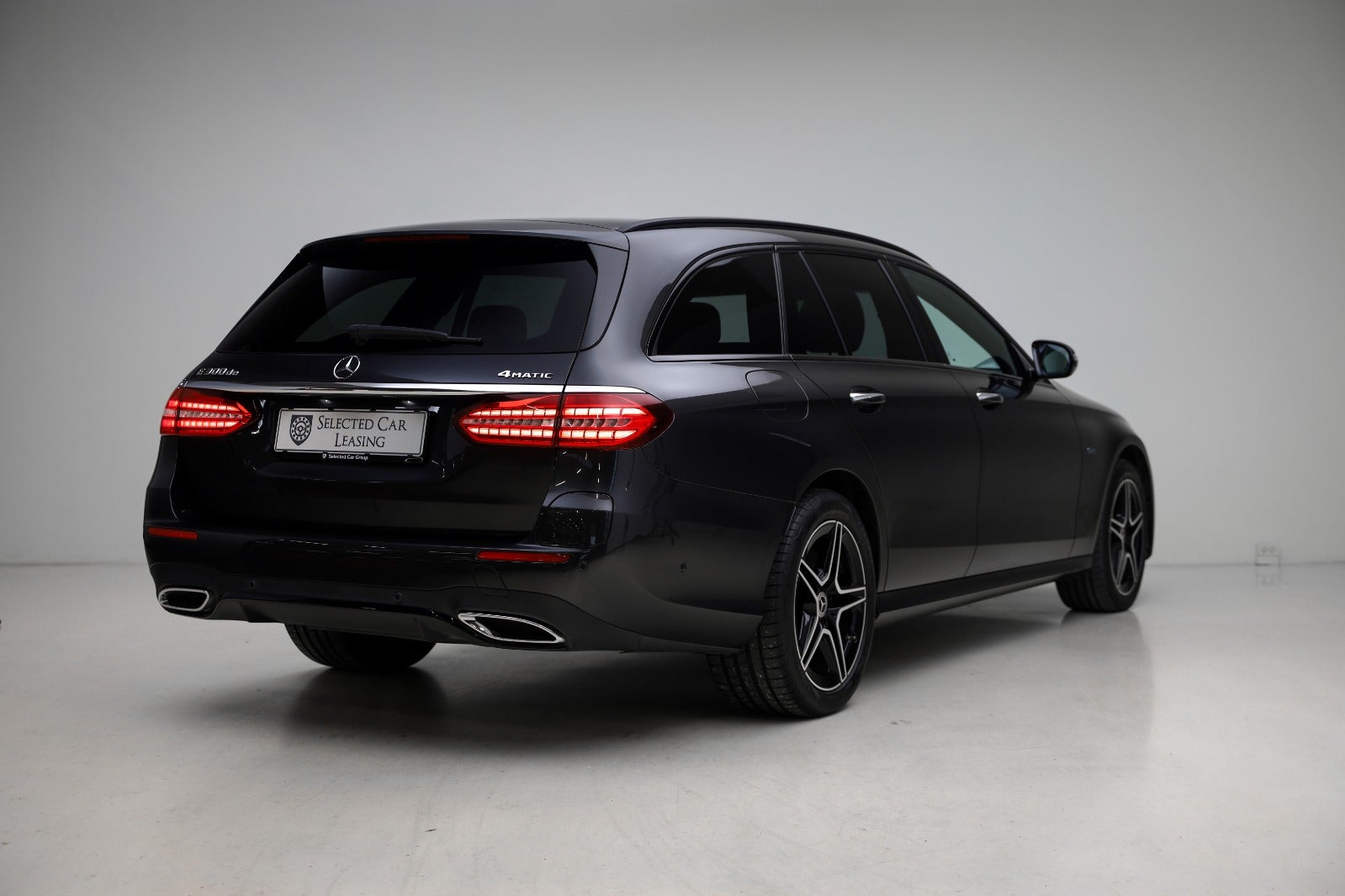 Mercedes-Benz E300 de 2,0 AMG Line stc. aut. 4Matic