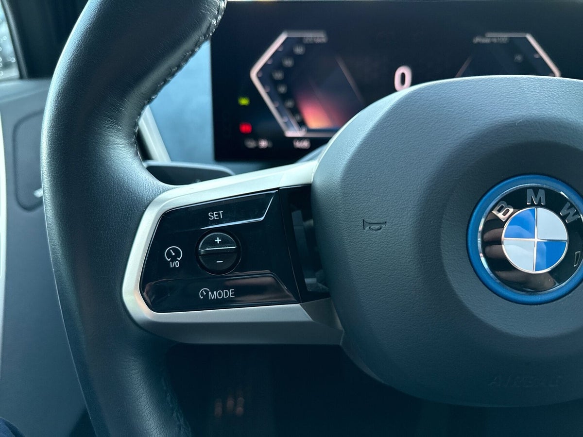 BMW iX xDrive40 Fully Charged M-Sport billede 18