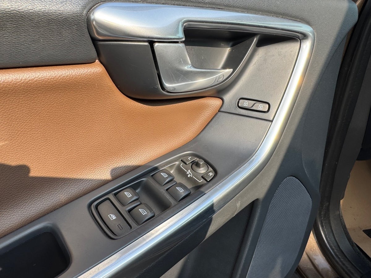 Billede af Volvo XC60 2,4 D5 215 Momentum aut. AWD Van