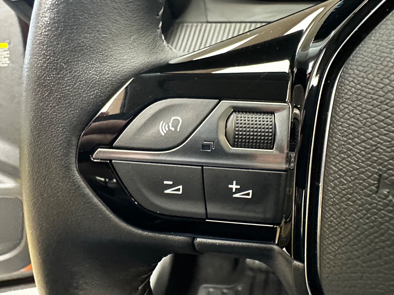 Billede af Peugeot e-2008 50 Active Pack