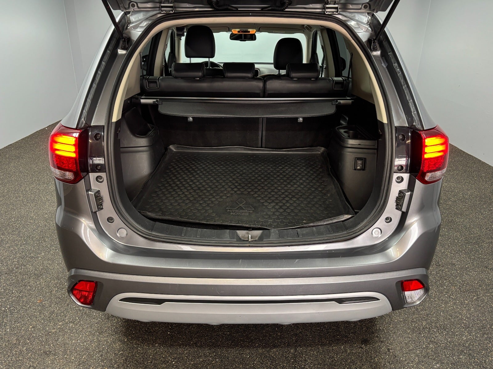 Billede af Mitsubishi Outlander 2,4 PHEV Inform CVT 4WD