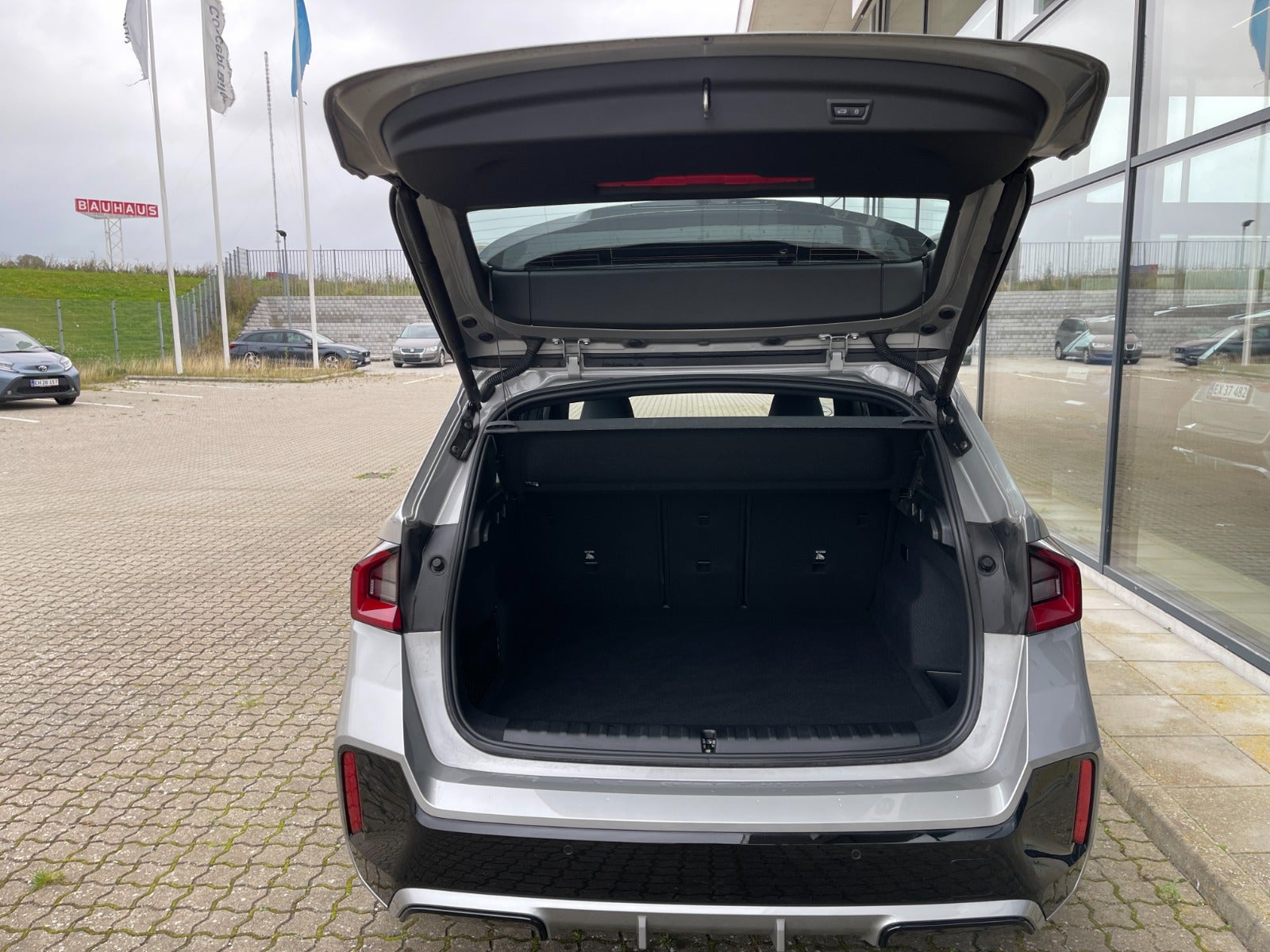 BMW iX1 eDrive20 M-Sport Premium 5d - 16