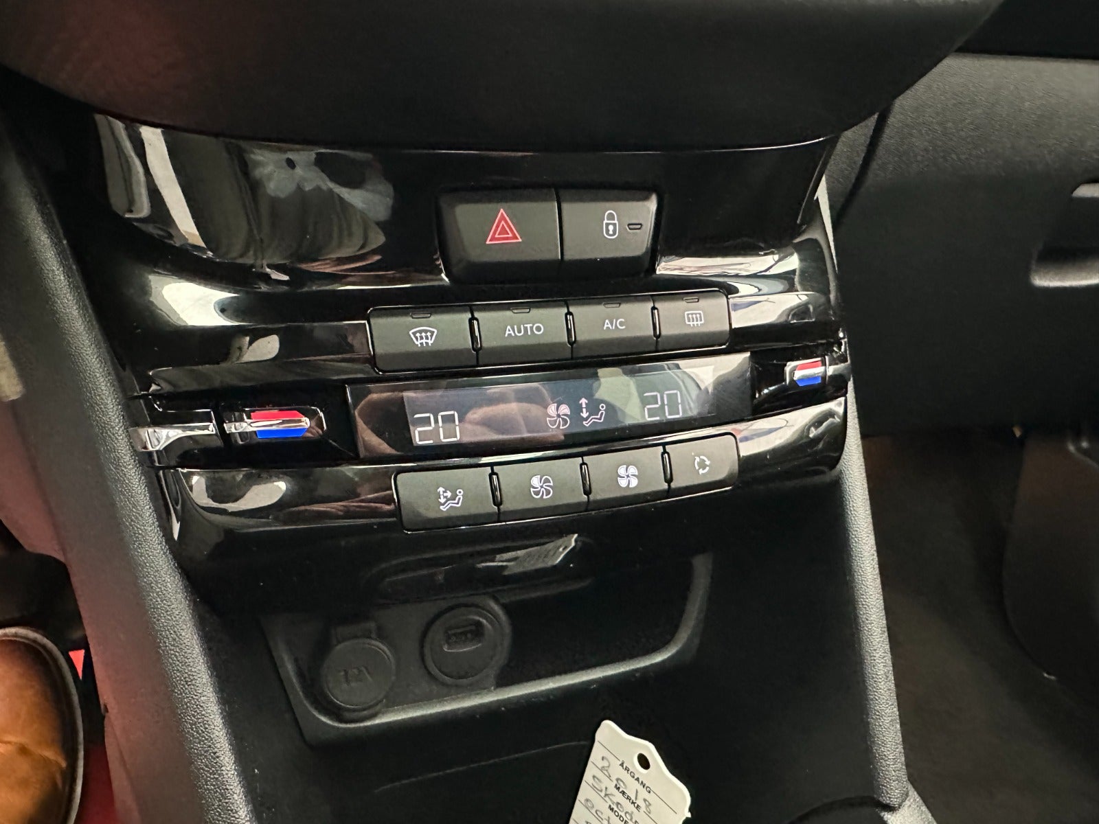 Billede af Peugeot 208 1,2 PureTech 82 Allure Sky