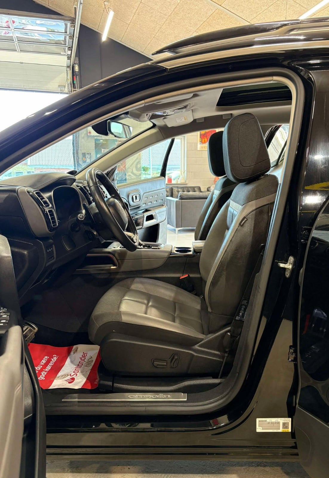 Billede af Citroën C5 Aircross 1,6 Hybrid Iconic Black Edition EAT8