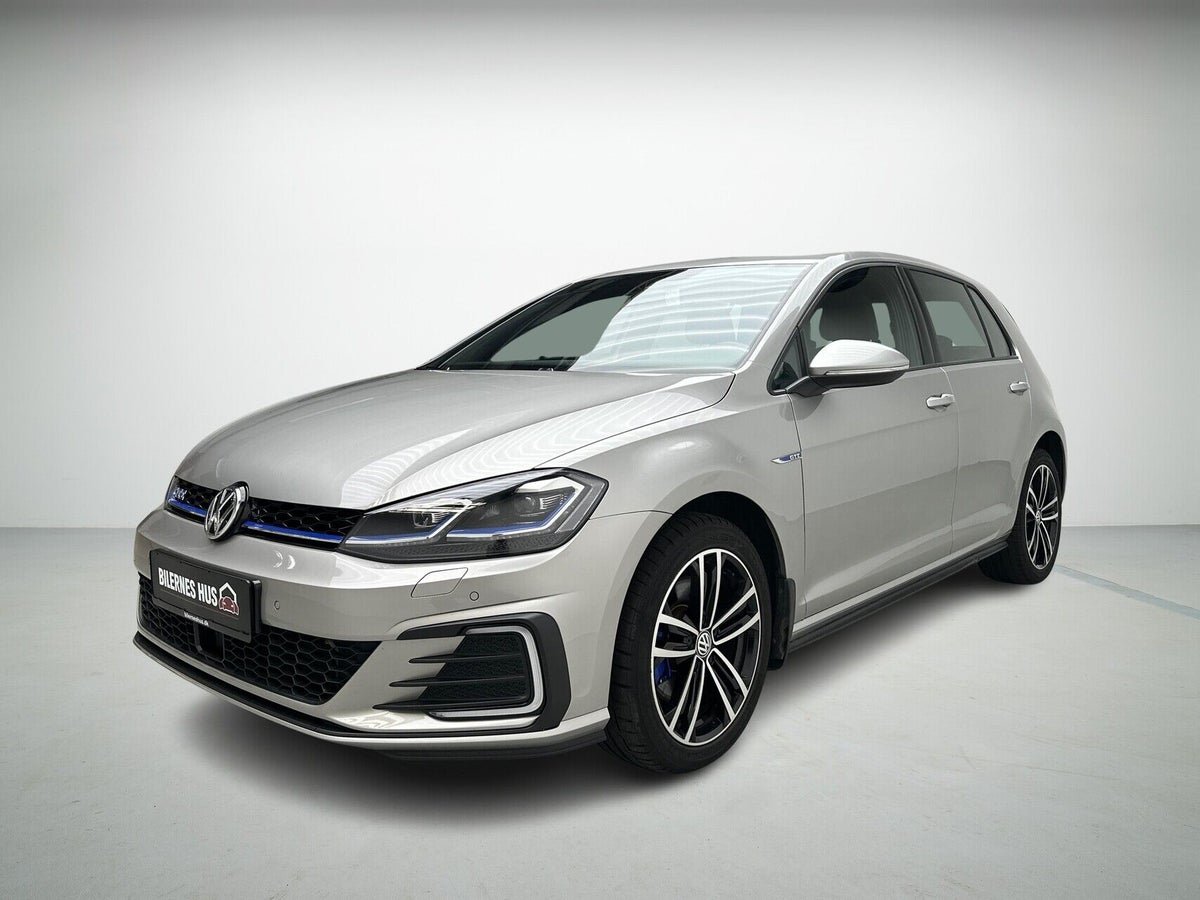 VW Golf VIII GTE DSG billede 1