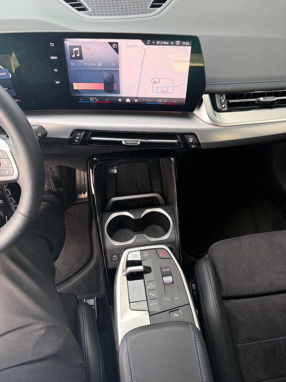 BMW iX1 eDrive20 M-Sport Premium 5d - 15