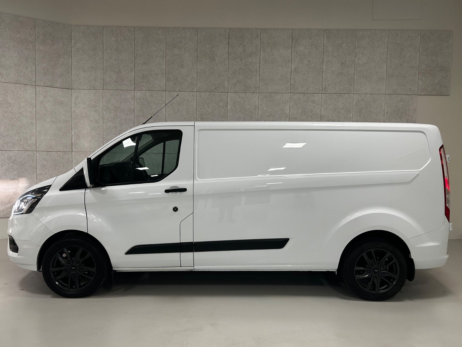 Billede af Ford Transit Custom 300L 2,0 TDCi 130 Trend