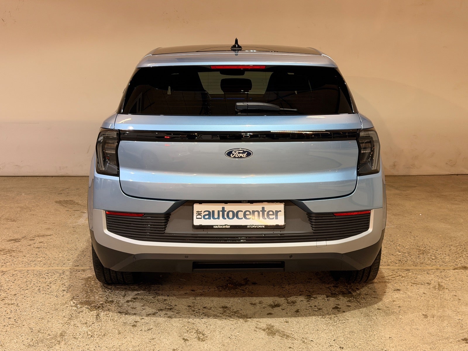 Ford Explorer Premium Extended Range