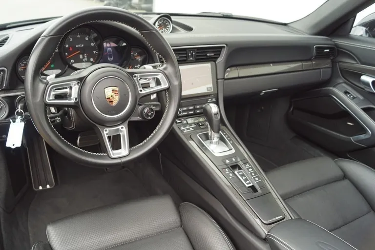 Porsche 911 Carrera 4 GTS Cabriolet PDK