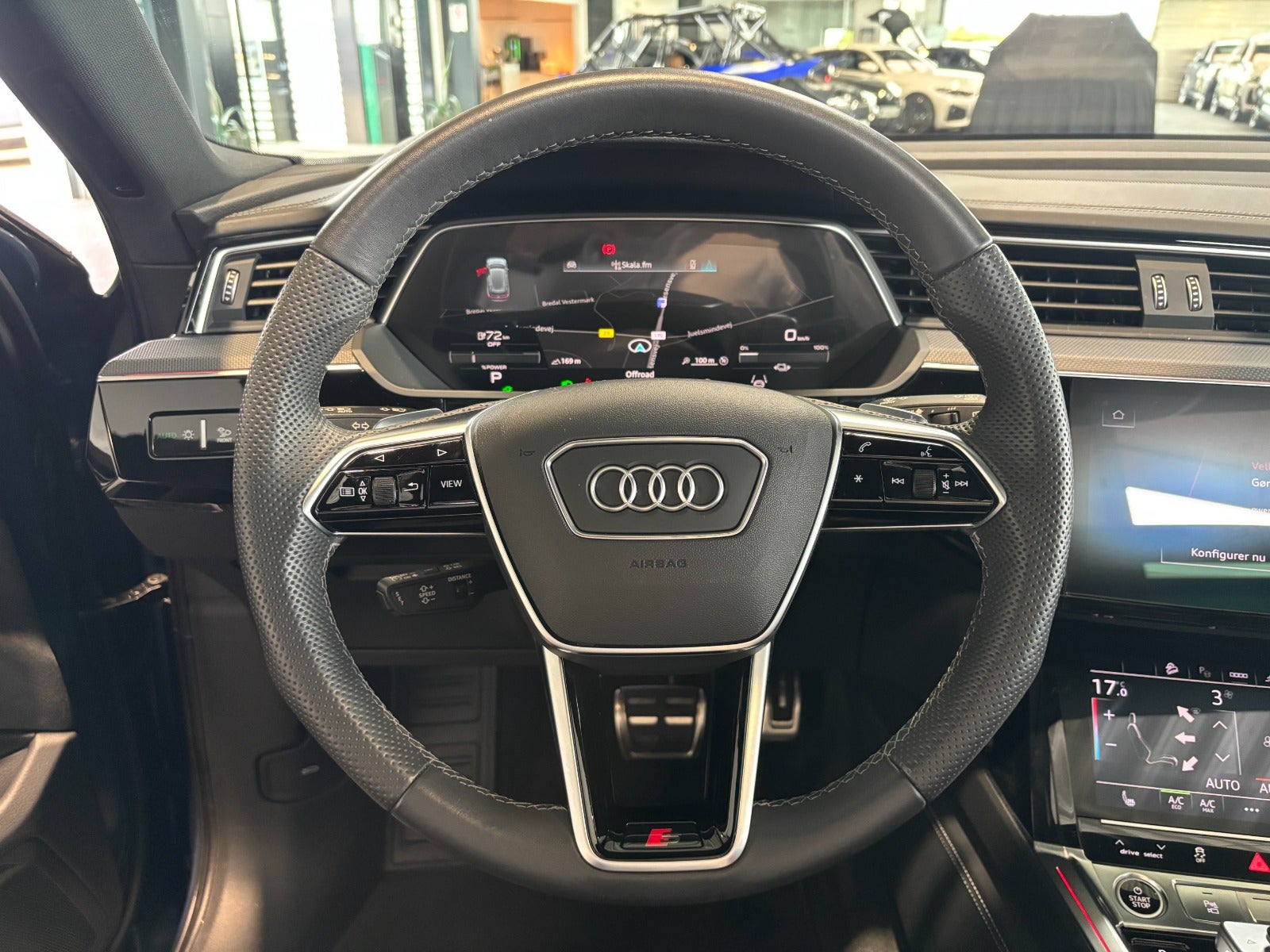 Audi Q8 e-tron 55 S-line quattro 5d - 13