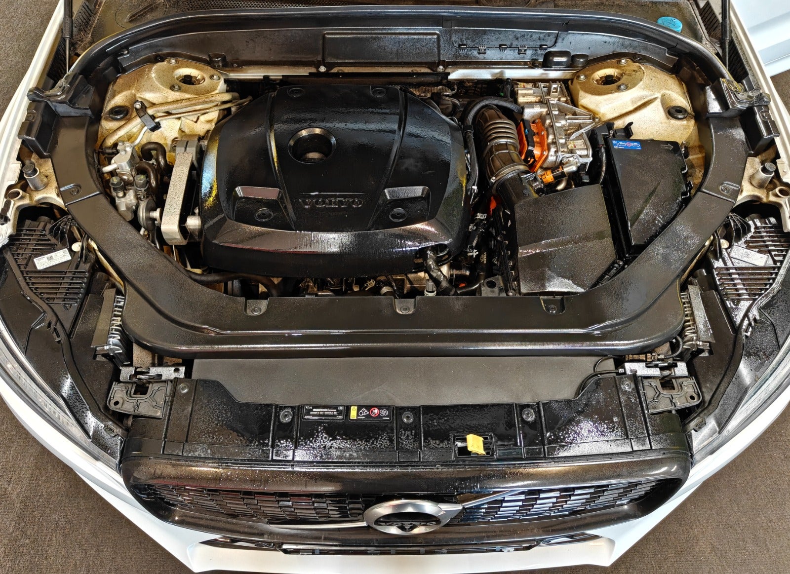 Billede af Volvo XC60 2,0 T8 ReCharge R-Design aut. AWD