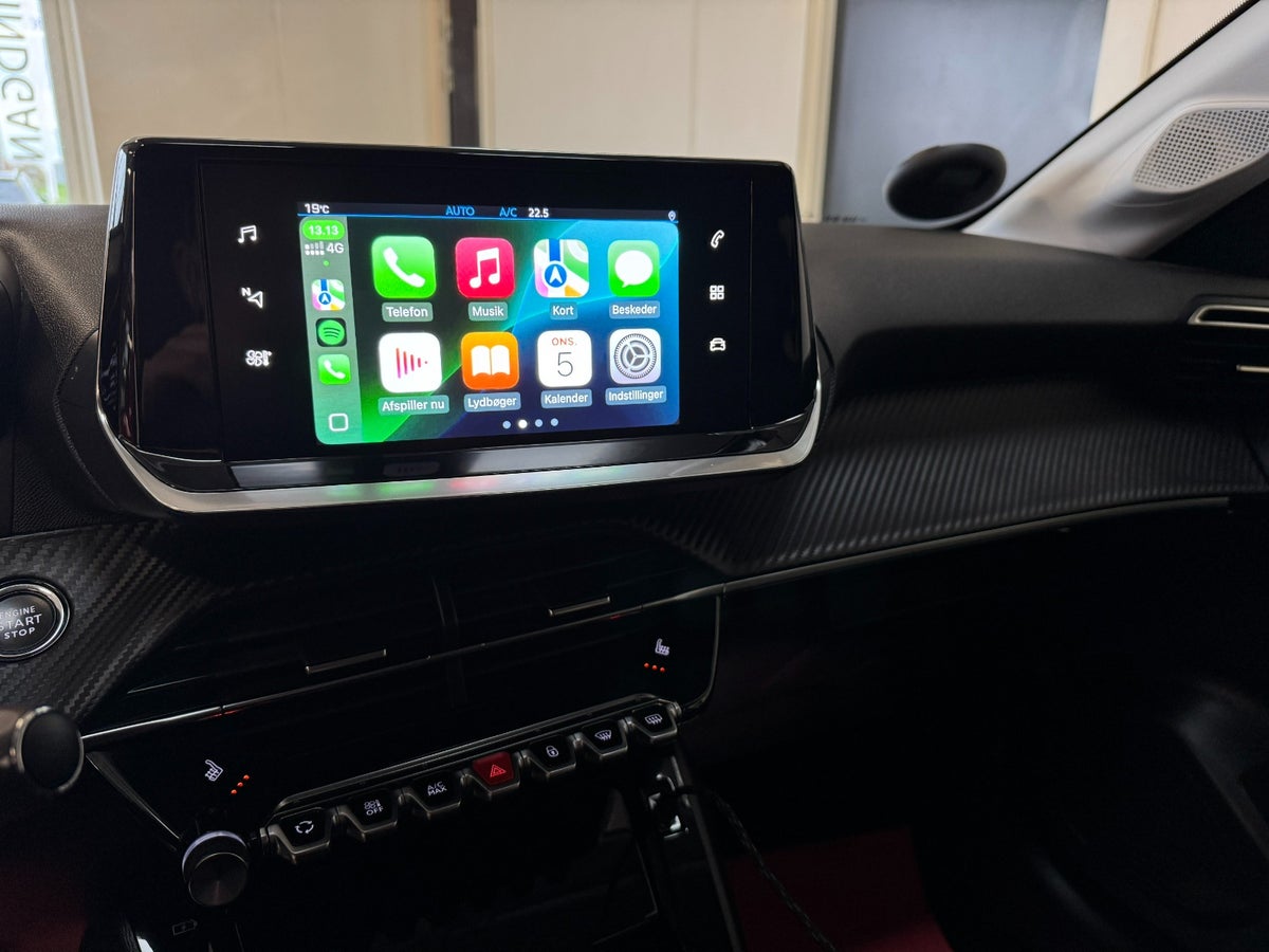 Peugeot 208 PureTech 100 Evolution Peugeot 208 PureTech 100 Evolution