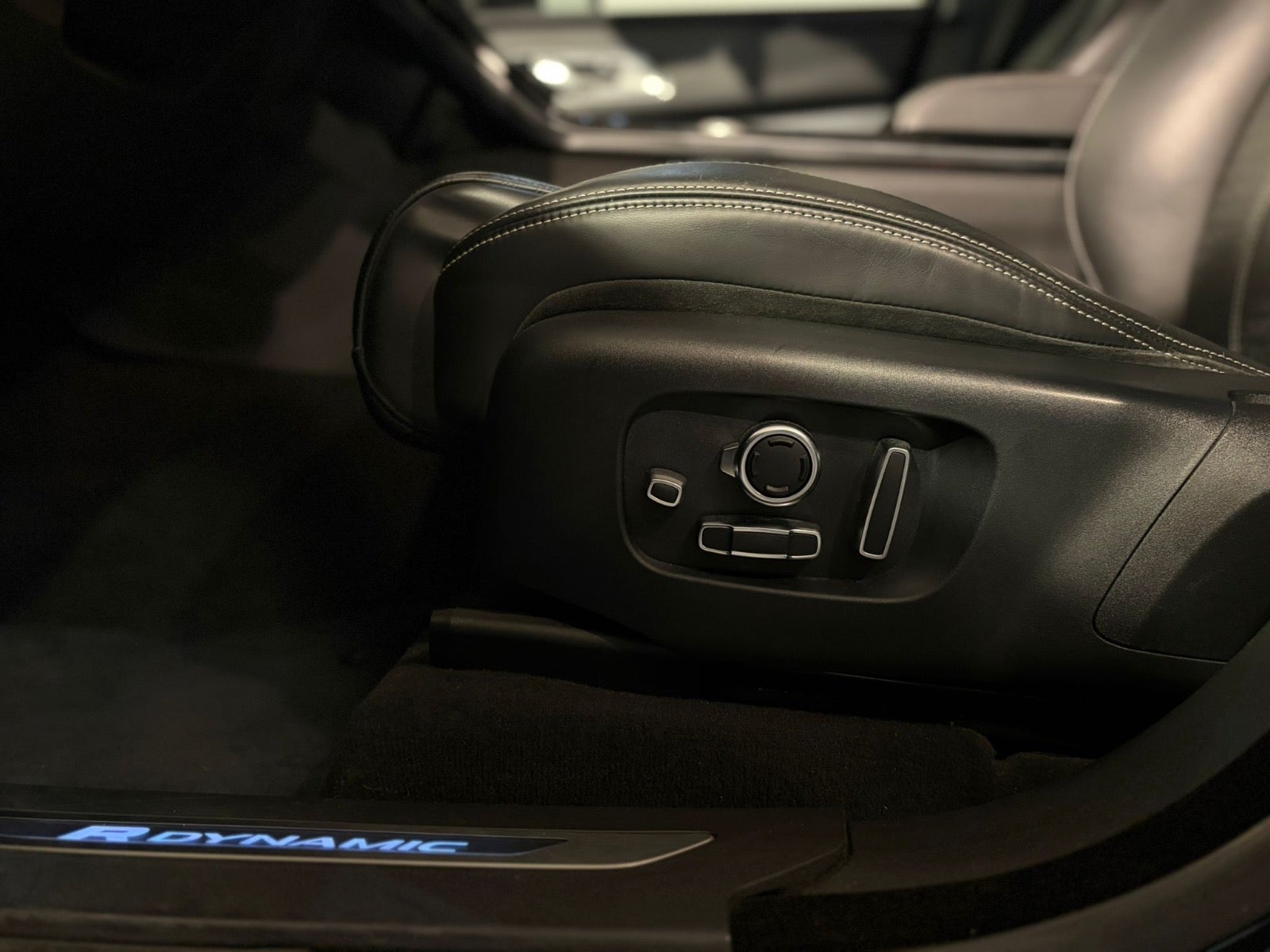Land Rover – Range Rover Velar