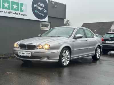 Jaguar X-type 3,0 Executive aut. Benzin 4x4 4x4 aut. Automatgear modelår 2002 km 243000 Sølvmetal ny