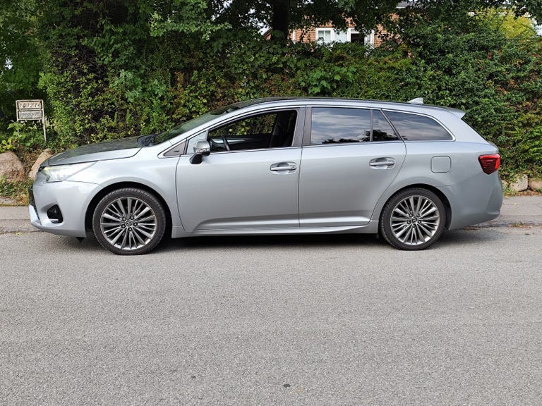 Toyota Avensis VVT-i T2 Premium Touring Sports
