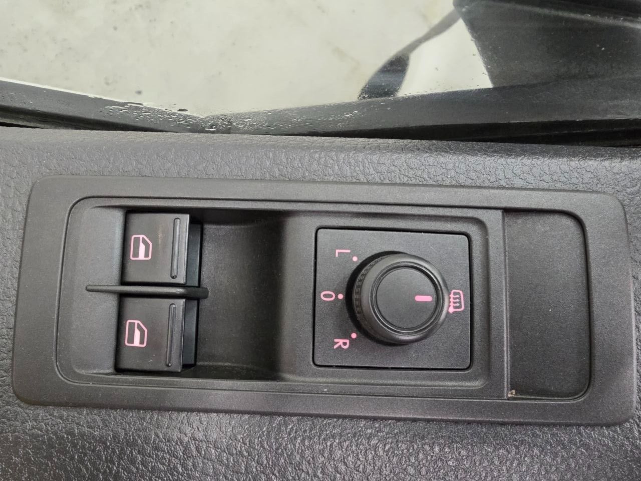 VW Transporter TDi 102 Kassevogn lang