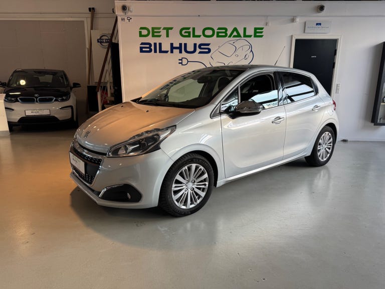 Peugeot 208 PureTech 82 Allure Sky