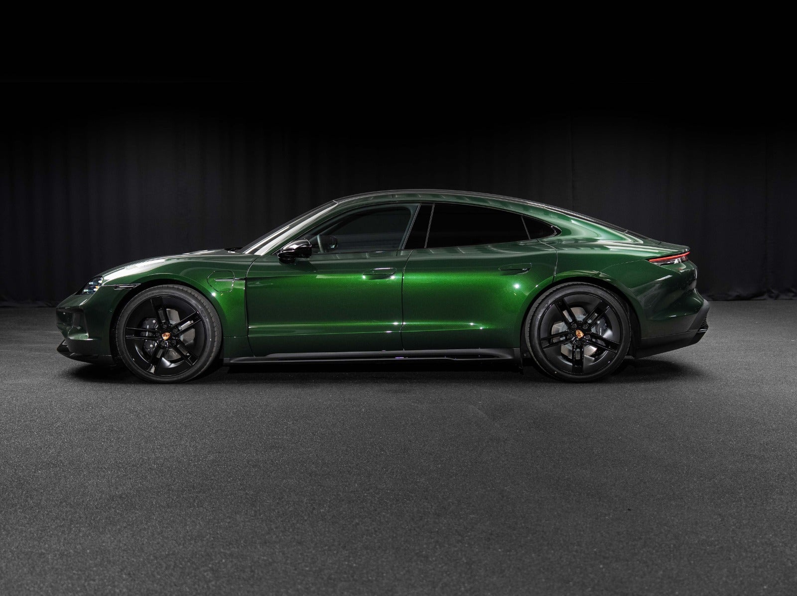 Gallery image 3 of 18