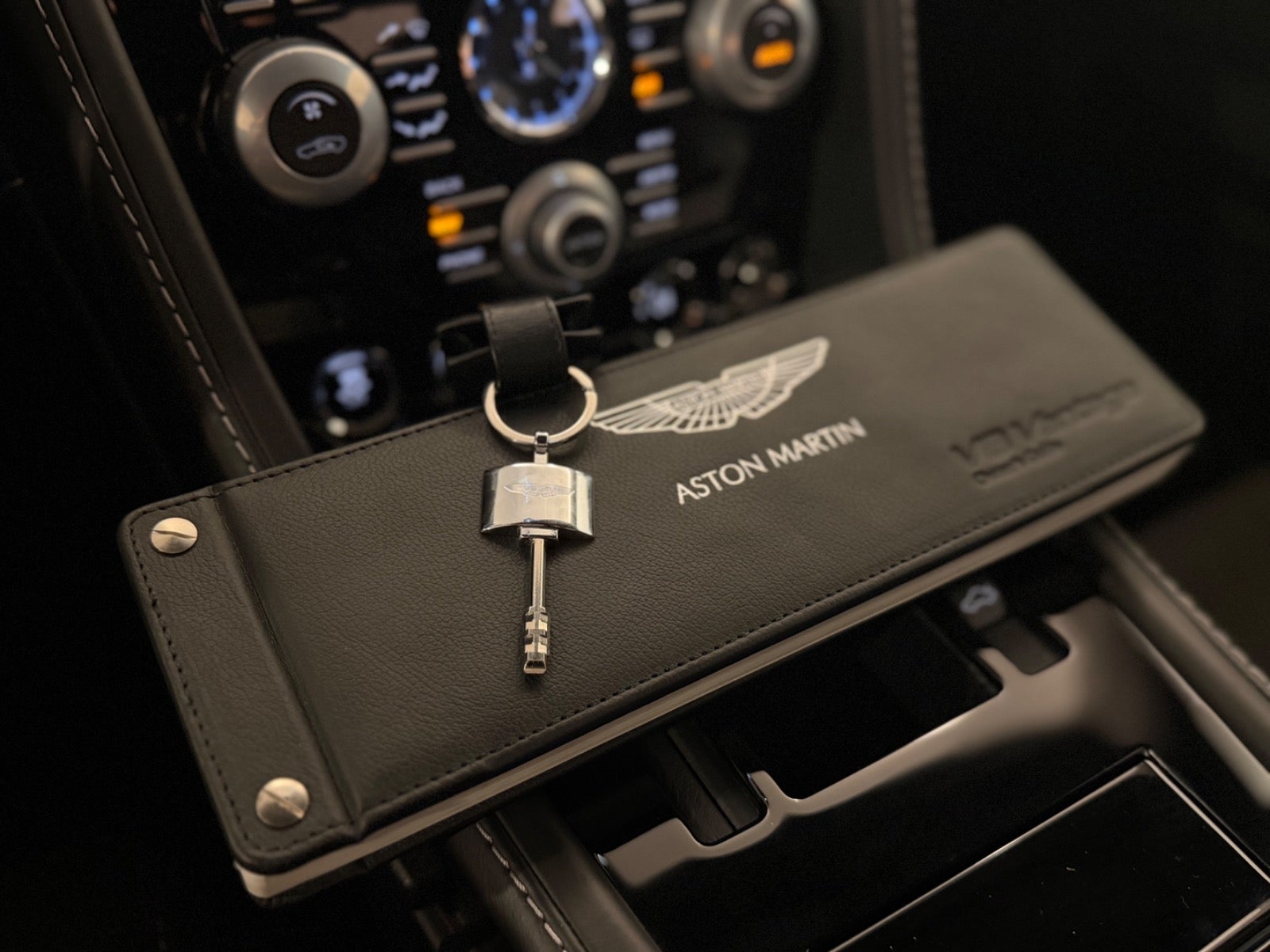 Aston Martin – V8 Vantage S