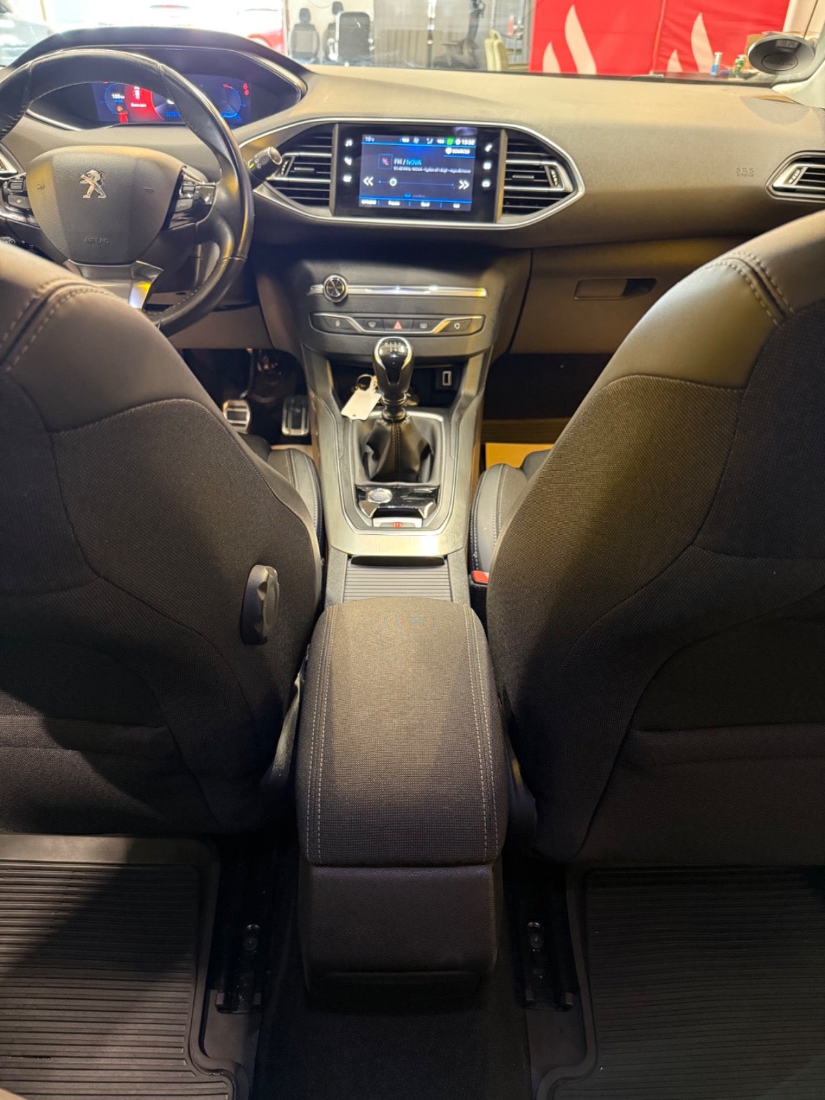 Billede af Peugeot 308 1,5 BlueHDi 130 Allure Sky SW