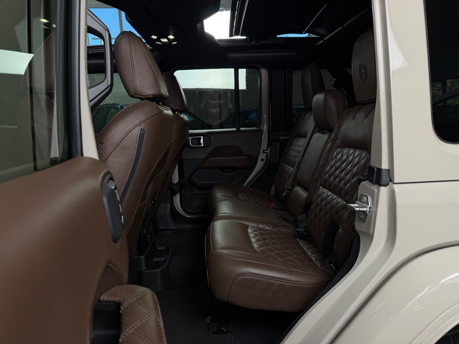 Jeep Wrangler Unlimited 2,0 T Brute Sky One aut. 4×4 4d - 12