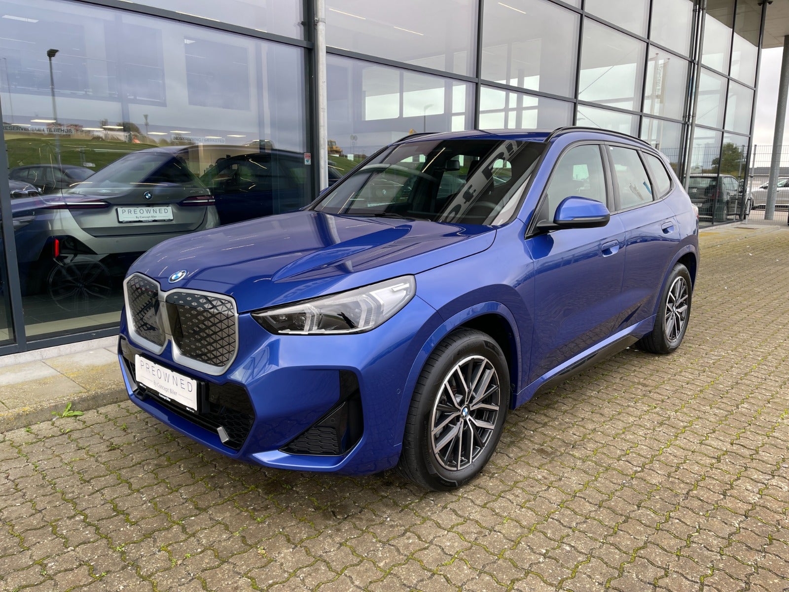 BMW iX1 eDrive20 M-Sport Premium 5d - 1