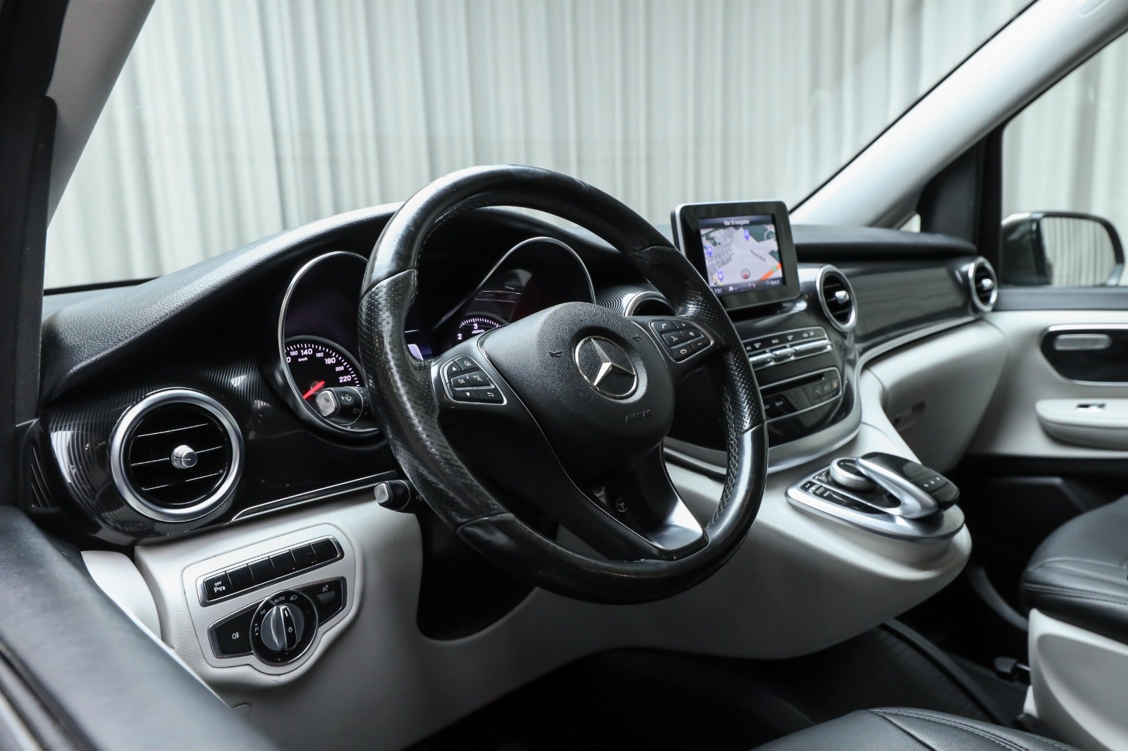 Mercedes-Benz V 220 d
