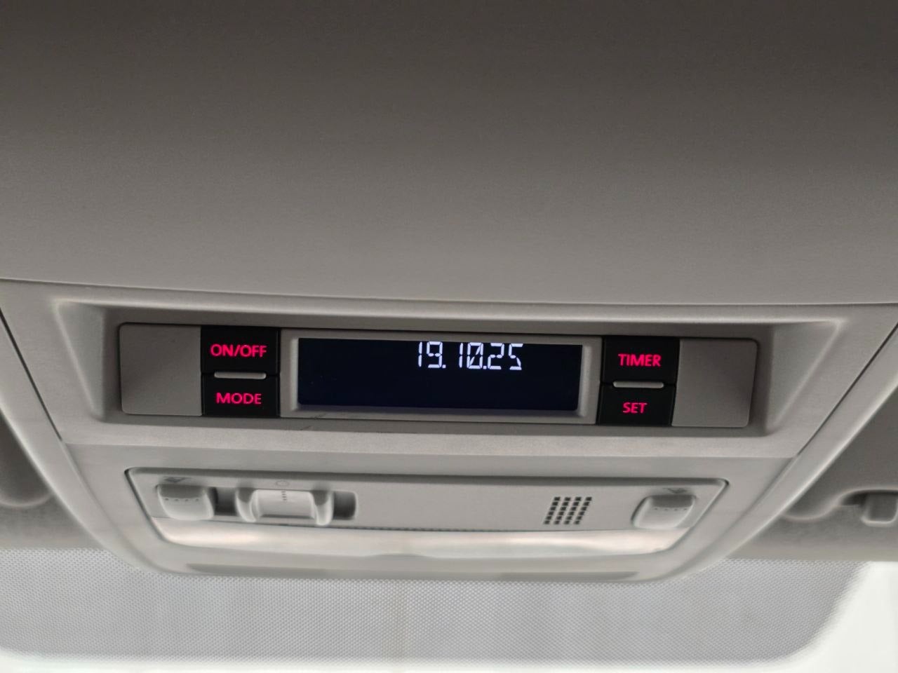 VW Transporter TDi 102 Kassevogn lang